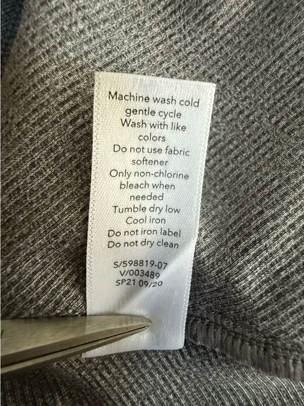 Athleta Women’s Gray Knit Stretch Top with Side Rouching! Small! - Picture 8 of 8